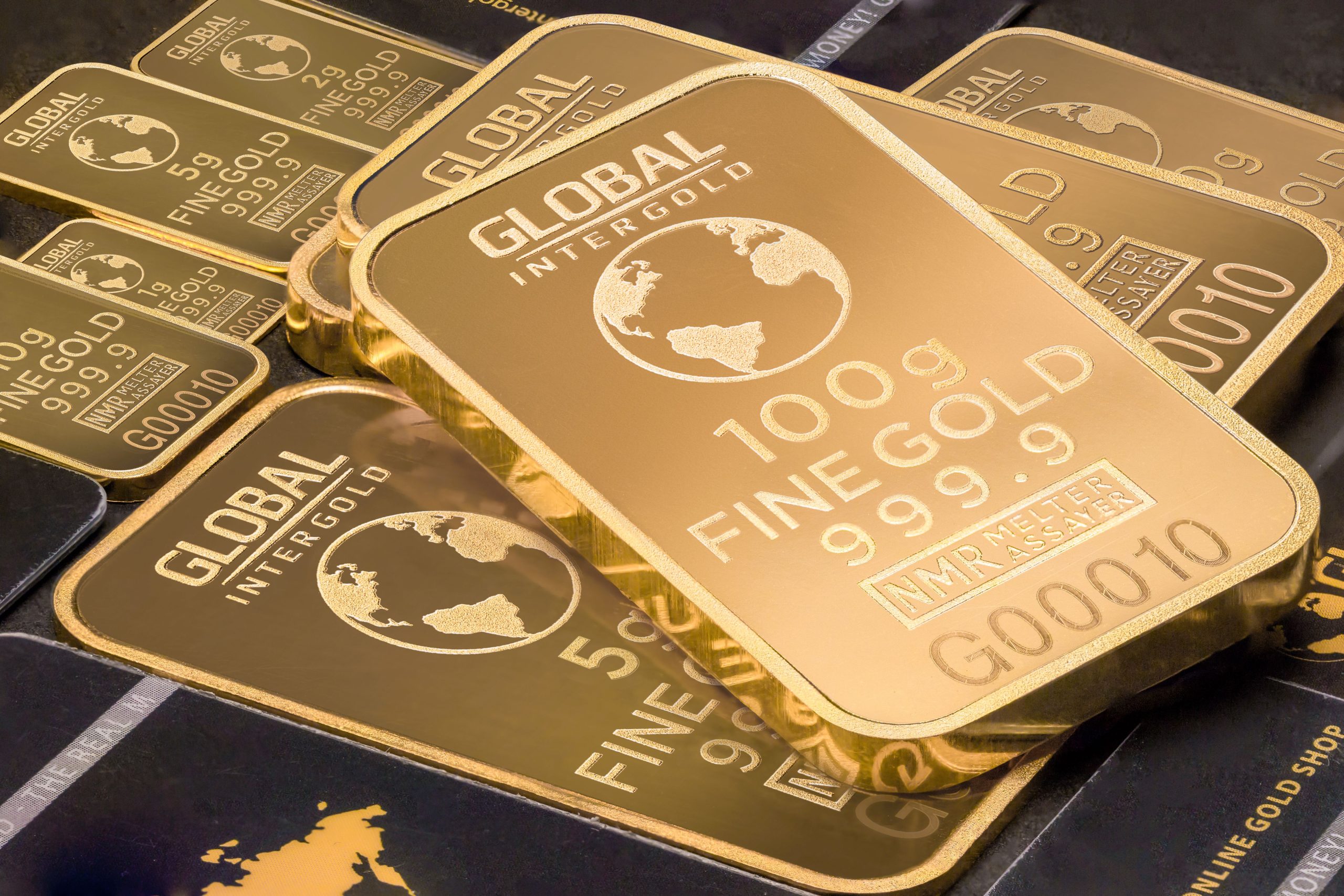 Read more about the article The Decoupling of Gold and Real Interest Rates: A Macroeconomic Analysis of the 2016–2025 Decade